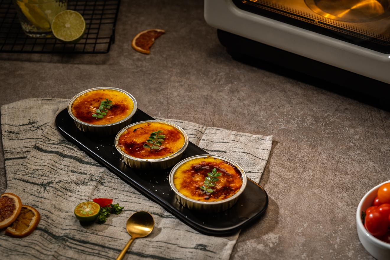 Mascarpone crème brûlée — glassy top, silk center